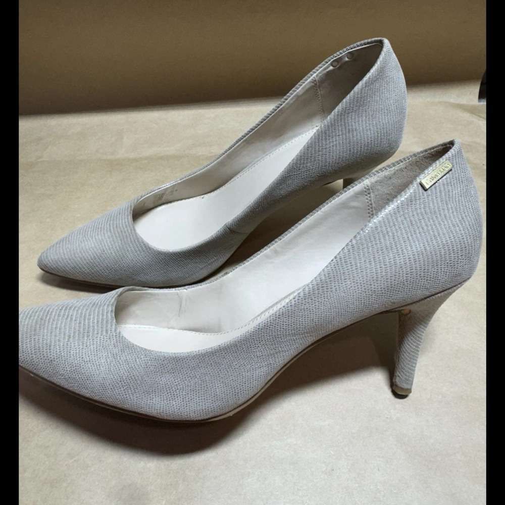 Calvin Klein Gray Snakeskin Pointed Toe Heels Pumps Size 9M Excellent Cond